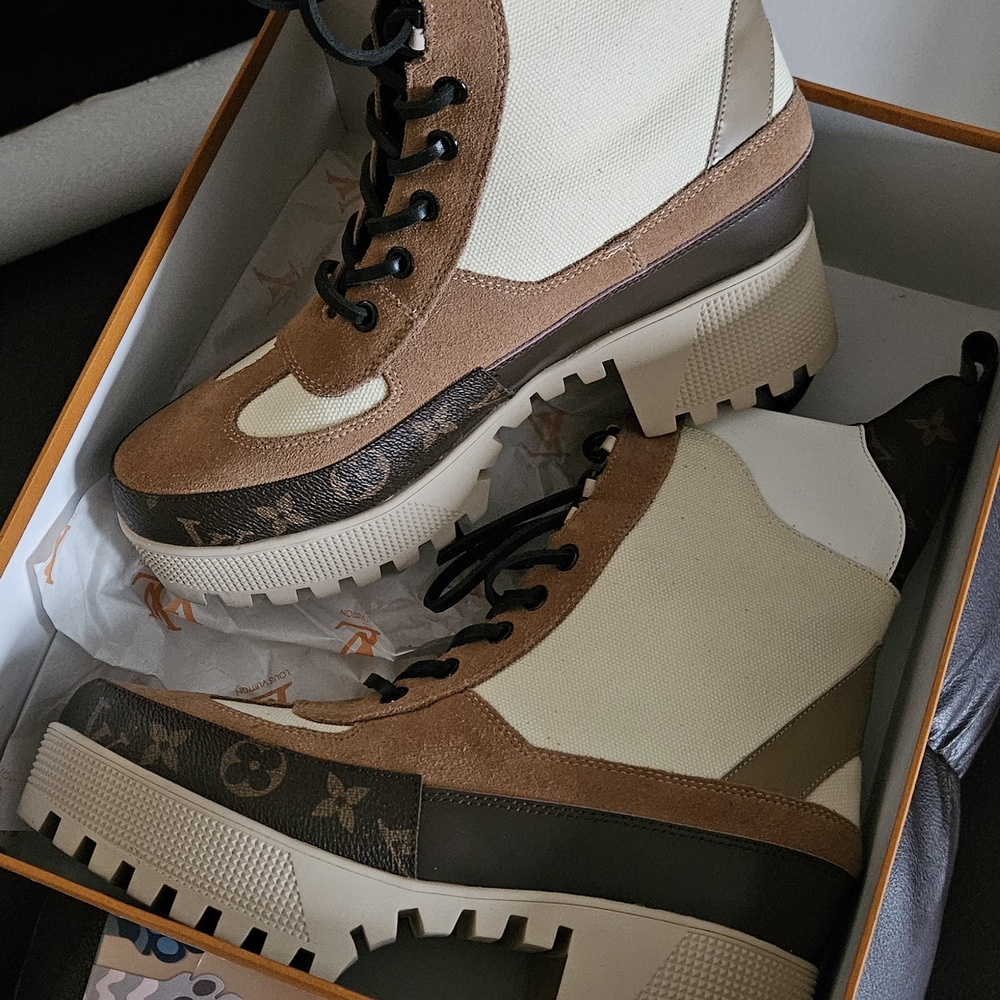 Louis Vuitton Brown and Cream Combat Boots, Fall Boots, Fall Fashion, Fall Outfi